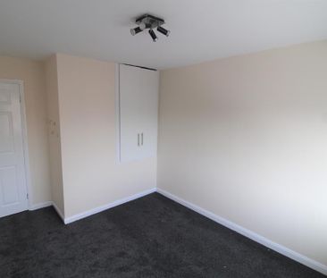 4 bedroom semi-detached house to rent - Photo 6