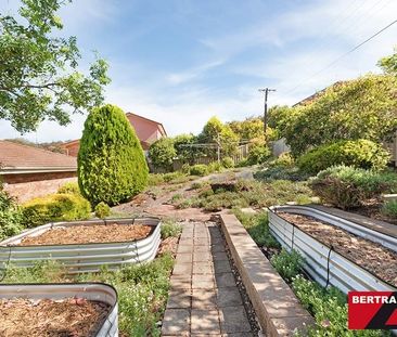 Charming Home to make yours! - Photo 2