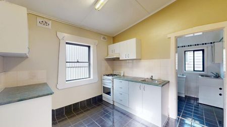 Charming 2 Bedroom Home in a Convenient Location - Photo 4