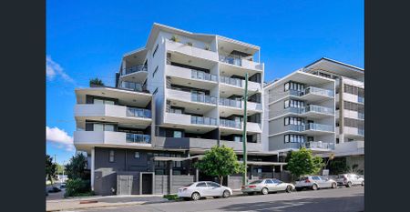 Spacious 3-Bedroom Apartment with Large Balcony in the Heart of Lutwyche - 6 MONTHS LEASE - Photo 3