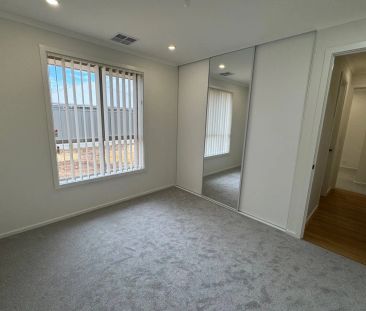 Brand-New Family Home in Riverlea Park - Photo 5