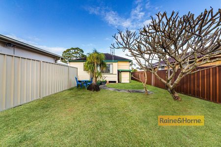 LOVELY TWO BEDROOM HOME - Photo 4