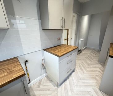 3 bedroom semi-detached house to rent - Photo 6