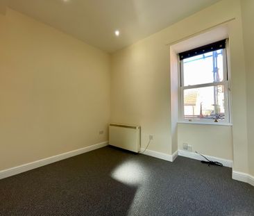 2 bedroom Mid Terraced House to let - Photo 3