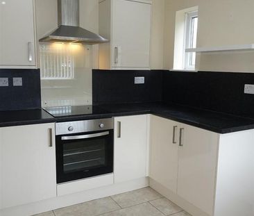 2 bedroom semi-detached house to rent - Photo 5