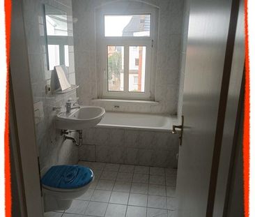Renovierung in Eigenregie! 2-Zimmer-Wohnung im Dachgeschoss in Zwic... - Photo 1