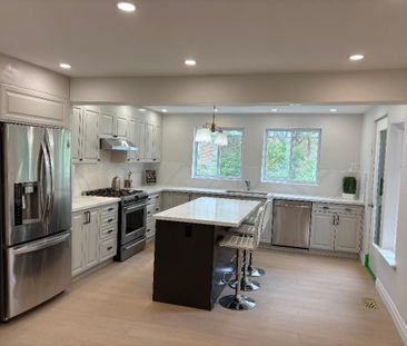 For Lease - 2429 Hensall Street, Mississauga, Ontario - Photo 4