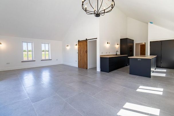 3 bedroom semi-detached bungalow to rent - Photo 1