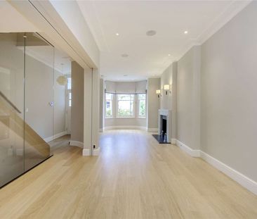A beautiful five bedroom house on Balliol Road - Photo 3