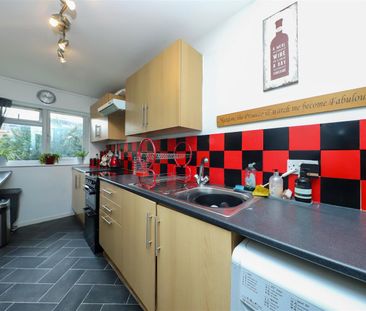 Fernes Close, Uxbridge, UB8 - Photo 6