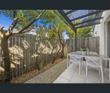 3/119 Eugaree Street, Southport, QLD 4215 - Photo 5