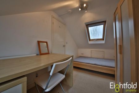 4 bedroom terraced house to rent - Photo 3