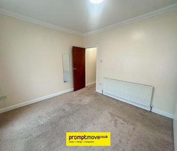 4 bedroom end of terrace house to rent - Photo 2