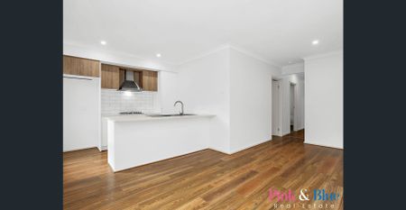 3 Bedroom Modern & Stunning Family Home for Rent! Walking distance to Rockbank Train Station! - Photo 5