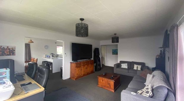 Tawa Street - Hawera - Photo 1