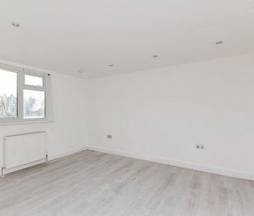 3 bedroom flat to rent - Photo 2