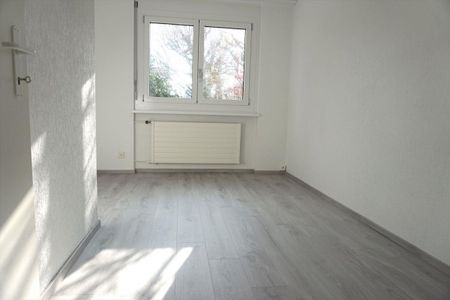 For rent 4.5 room apartment - net living area of 130 m2 - Neighborhood - Photo 2