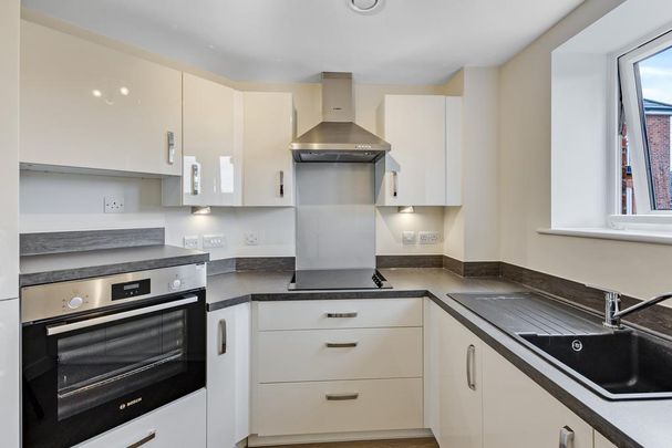 2 bedroom retirement property to rent - Photo 1