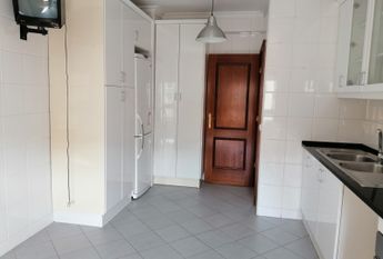 Apartamento T3 Duplex nas Barrocas, com boa exposição solar e com garagem fechada!