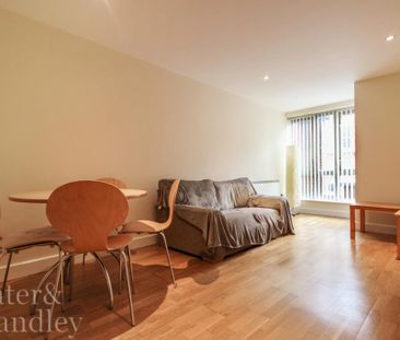 2 bedroom flat to rent - Photo 2