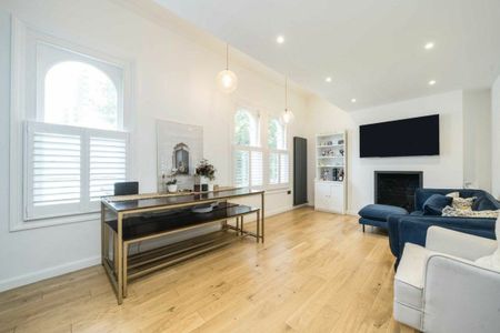 Chiswick High Road, Chiswick, W4 - Photo 2