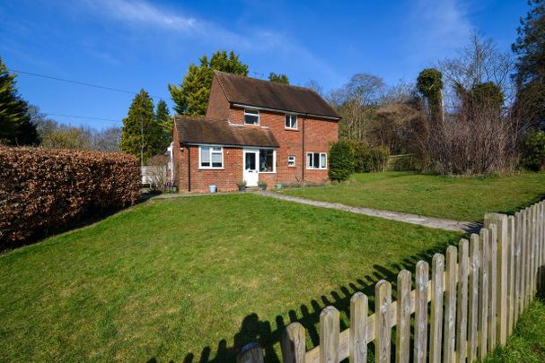 3 bed semi-detached house to rent in Blakes Lane, Leatherhead, KT24 - Photo 1