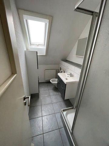 2-Zimmer-Wohnung in der Stadtmitte mit Küche und Badmöbeln - Photo 4