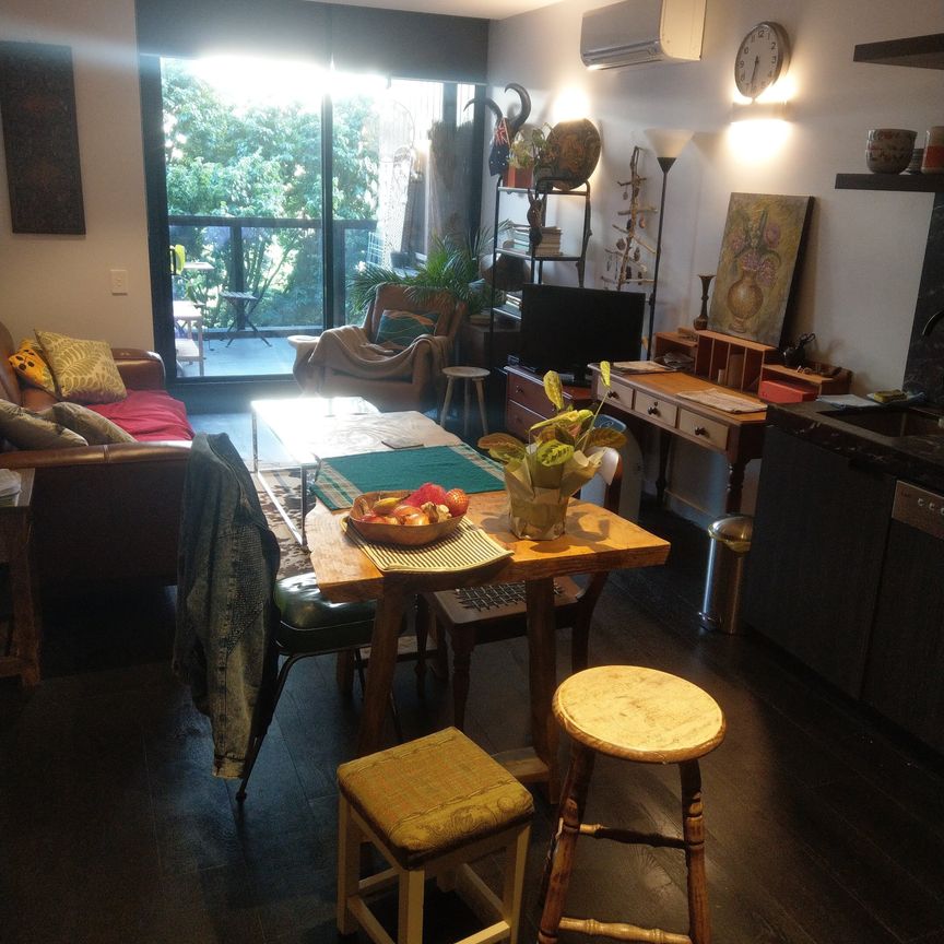 North Melbourne - Photo 1