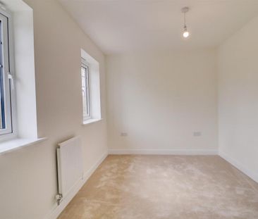 2 bedroom semi-detached house to rent - Photo 5