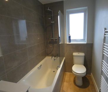 3 bedroom semi-detached house to rent - Photo 3