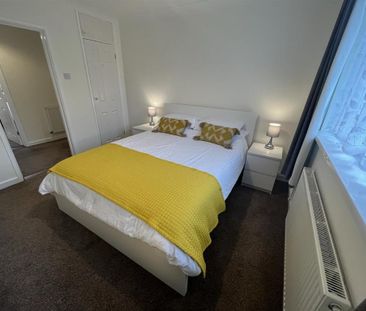 3 bedroom semi-detached bungalow to rent - Photo 6