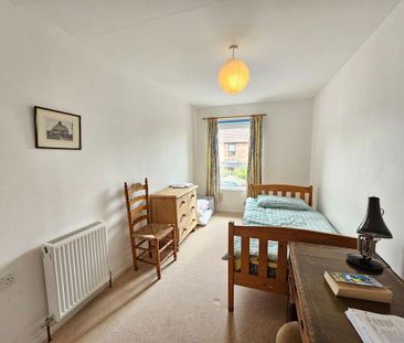 3 bedroom end of terrace house to rent - Photo 3