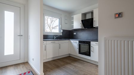 REIHENMITTELHAUS ZUM WOHLFÜHLEN - MIT 5 ZIMMERN, EINBAUKÜCHE UND KLEINEM GARTEN - Photo 2