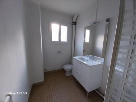 Location Appartement 2 pièces 42m² ORLEANS 45000 - Photo 5
