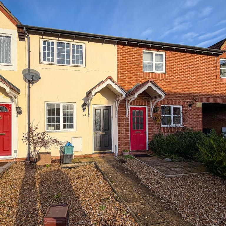 2 bedroom terraced house to rent - Photo 1