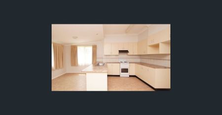 Immaculate 3 bedroom on North Hill - Photo 2