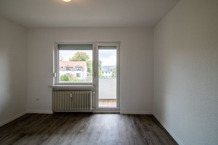 Frisch renoviert und mit Balkon! - Foto 4