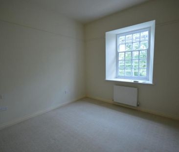 2 bedroom end of terrace house to rent - Photo 1