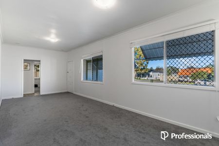Lifestyle & Convenience in a Spacious Family Home - Photo 2