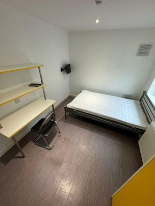 5 bedroom flat to rent - Photo 1