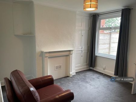 3 bedroom end of terrace house to rent - Photo 3