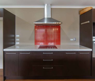 Four bedroom family home in sought after location - Photo 2