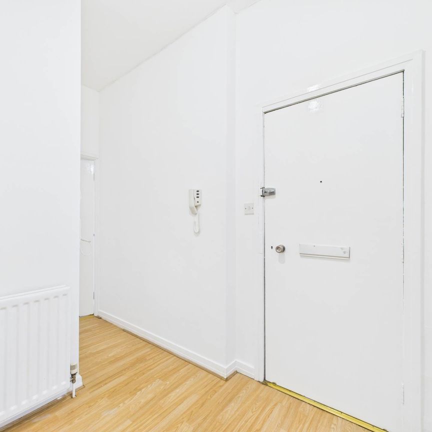 Price £995 pcm - Available Now - Unfurnished - Photo 1