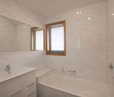 Unsurpassed Convenience in the heart of Leafy Coburg Awaits - Photo 4