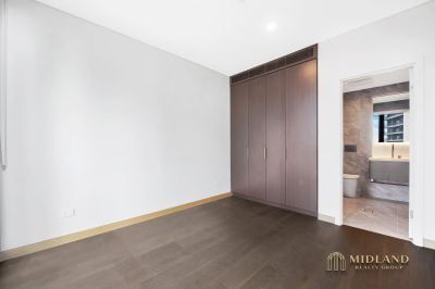 Luxury 2 Bedroom with Harbour Bridge View - Photo 2