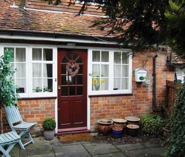 The Broadway, Amersham, Buckinghamshire,HP7 - Photo 3