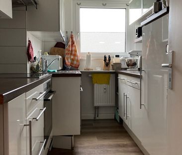 Balkonwohnung in ruhigem und modernisiertem Mehrfamilienhaus - Photo 1