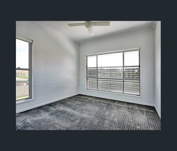 Stylish & Comfortable Living in the Heart of Parkinson! - Photo 3