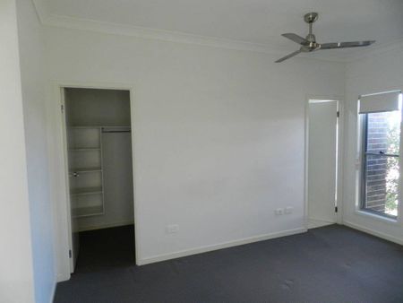 Beautiful Spacious and Well presented - Photo 4