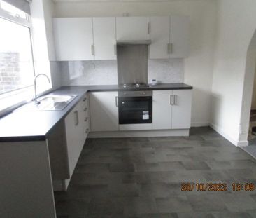 2 bedroom terraced house to rent - Photo 4